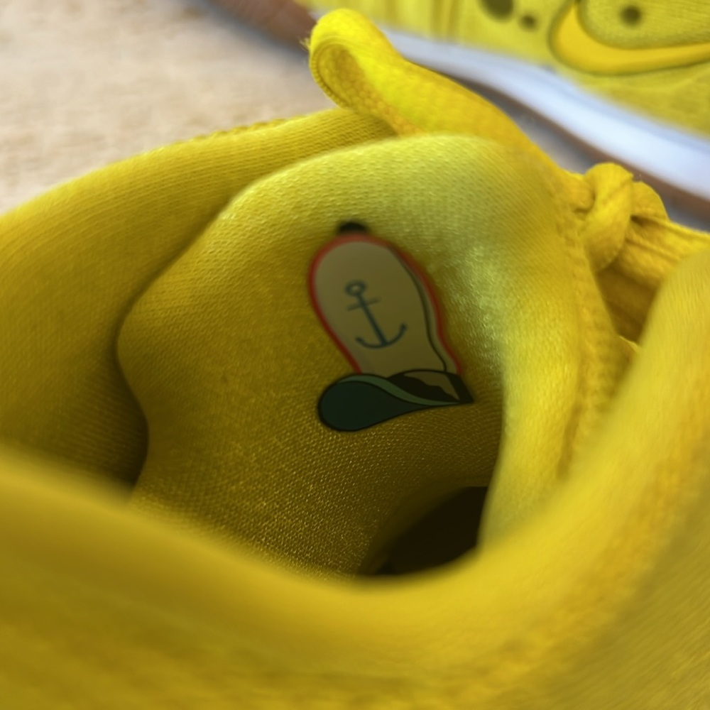 Nike SpongeBob SquarePants yellow 6.5 Big Boy sneaker Kyrie - Picture 8 of 16